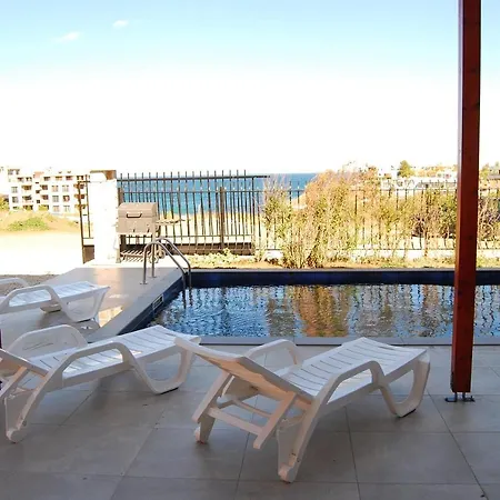 Coral Luxury Lozenec