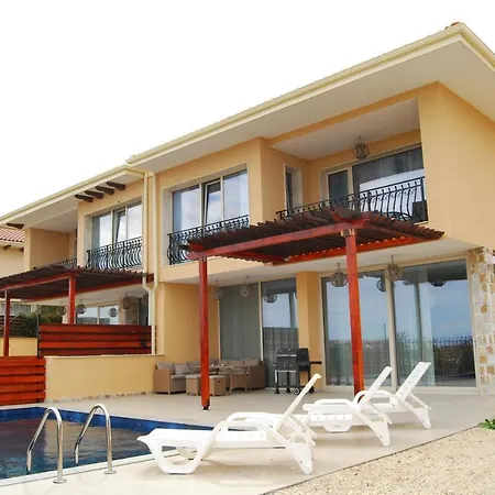 Coral Luxury Lozenec