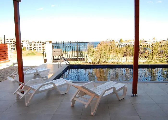 Coral Luxury Lozenec