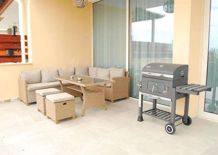 Coral Luxury Lozenec