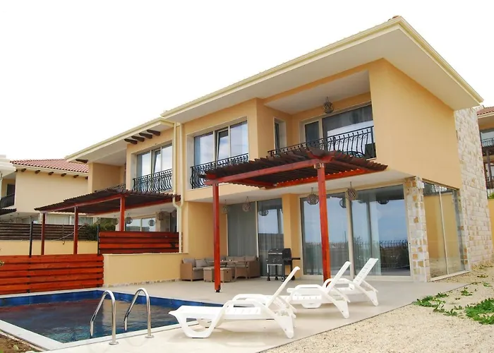 Coral Luxury Lozenec